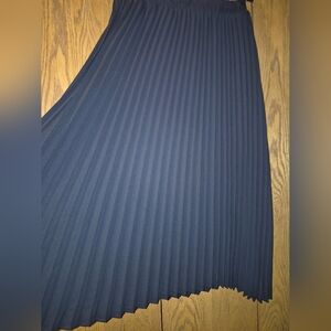 Elegant Black 3/4 Length Pleated Skirt With Pockets